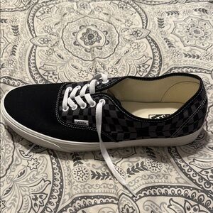 Vans Men's Black and White Checkered Sneakers